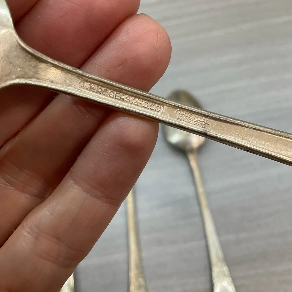 VINTAGE 5 SILVER PLATE TEASPOONS WILLIAM‎ ROGERS MFG CO